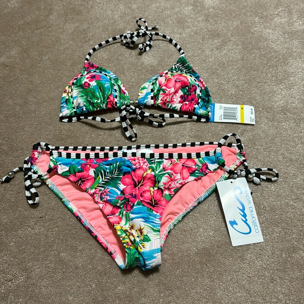 California Waves 2-piece string bikini. Size Large bottom/Medium top. NWT